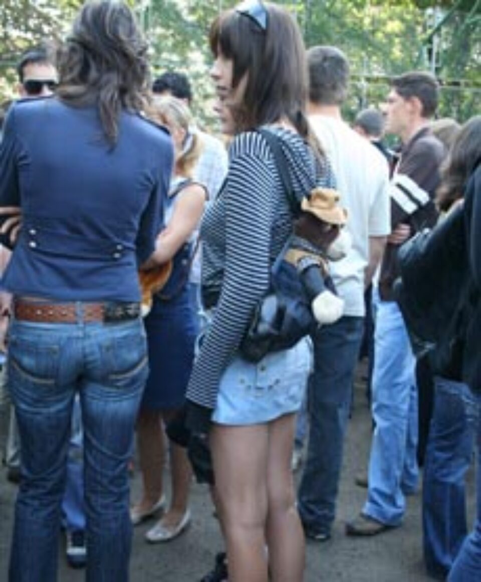 Profesorii suceveni au mimat greva și au acceptat florile elevilor