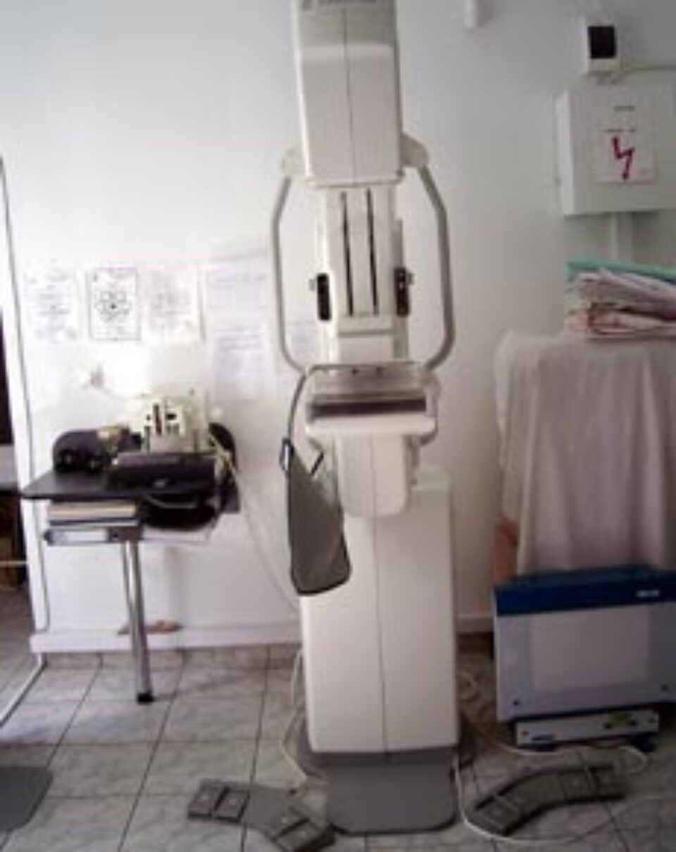 Singurul mamograf din judeţ, primit de la Ministerul Sănătăţii, a fost cedat pentru cabinetul privat al medicului Constanţa Pricop, laolaltă cu încă trei aparate de radiologie Singurul mamograf din judeţ, primit de la Ministerul Sănătăţii, a fost cedat pentru cabinetul privat al medicului Constanţa Pricop, laolaltă cu încă trei aparate de radiologie