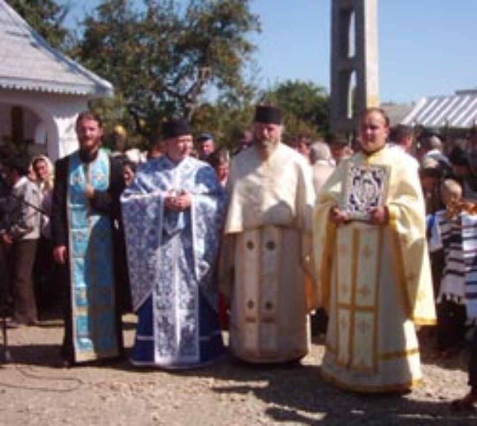 Sobor de preoti la sfintirea Troitei din Bogdanesti