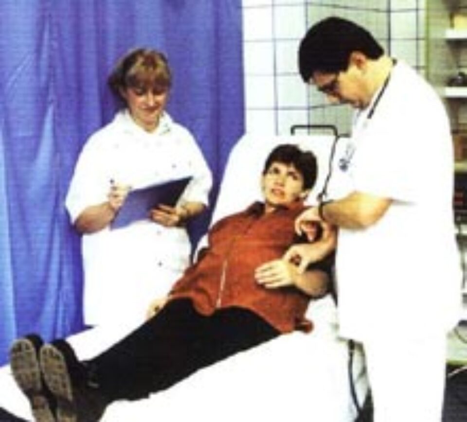 Românii, obligați să își facă analize, gratuit, prin medicii de familie Românii, obligați să își facă analize, gratuit, prin medicii de familie