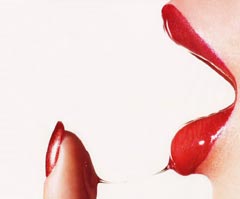 Buzele roșii sunt mai sexi toamna!