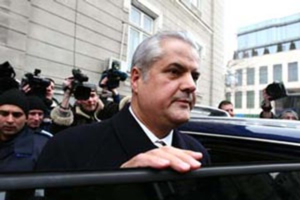 Fostul premier Adrian Năstase, din nou la DNA Fostul premier Adrian Năstase, din nou la DNA