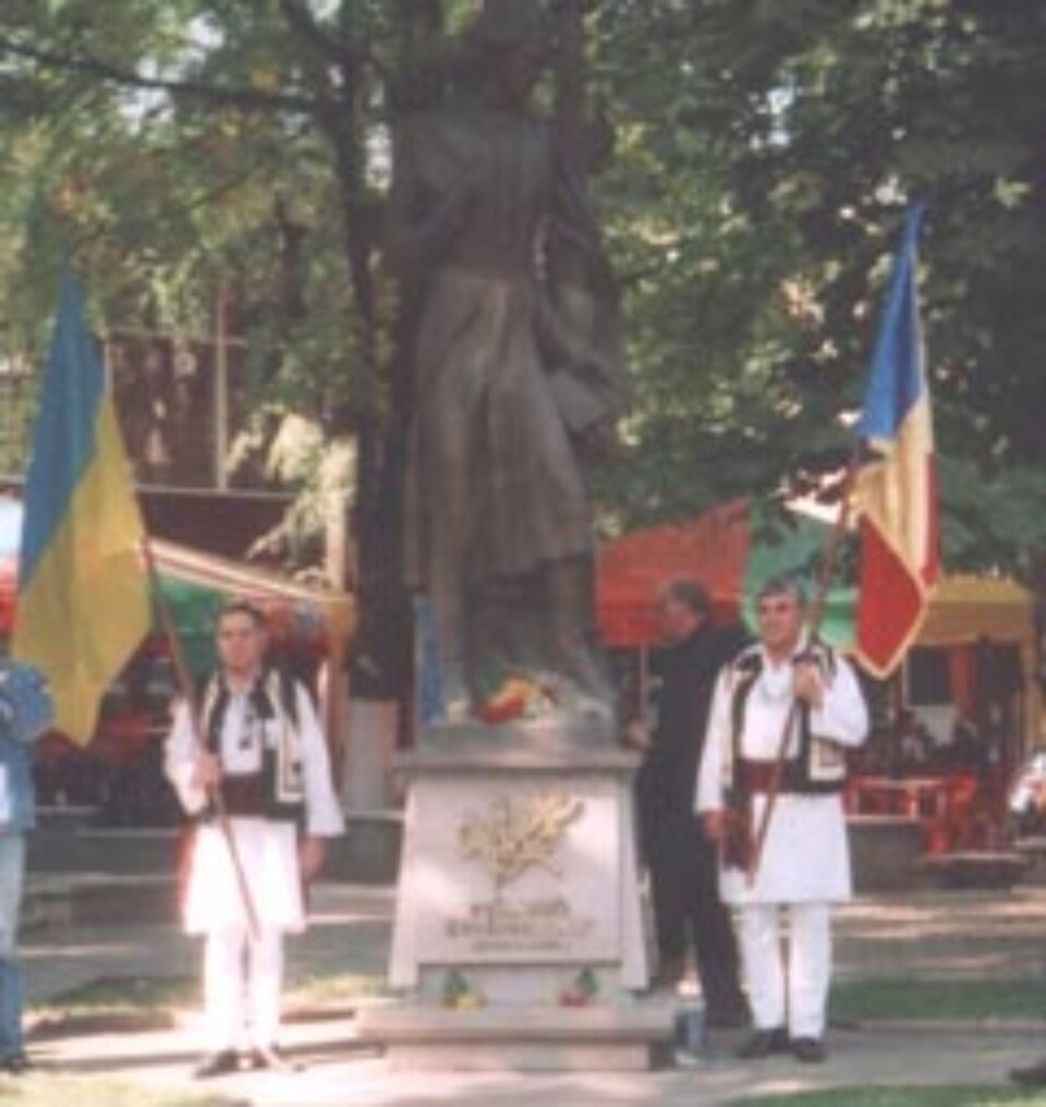 La statuia lui Mihai Eminescu