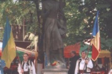 La statuia lui Mihai Eminescu