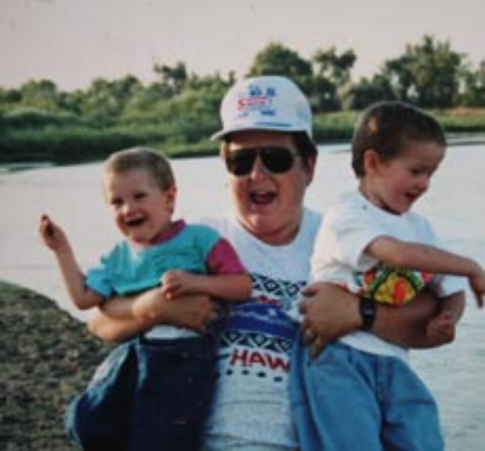 Cei doi copii din Balcauti dupa infiere