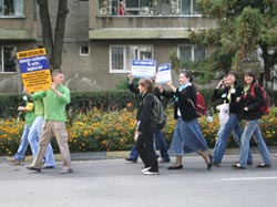 Ecologiștii au mărșăluit ieri pe străzile Sucevei pentru un oraș mai curat