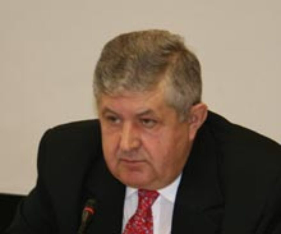 Mîrza îl pune la punct pe Barbă Mîrza îl pune la punct pe Barbă