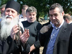 ÎPS Pimen a sfințit terenul de la stadionul Steaua