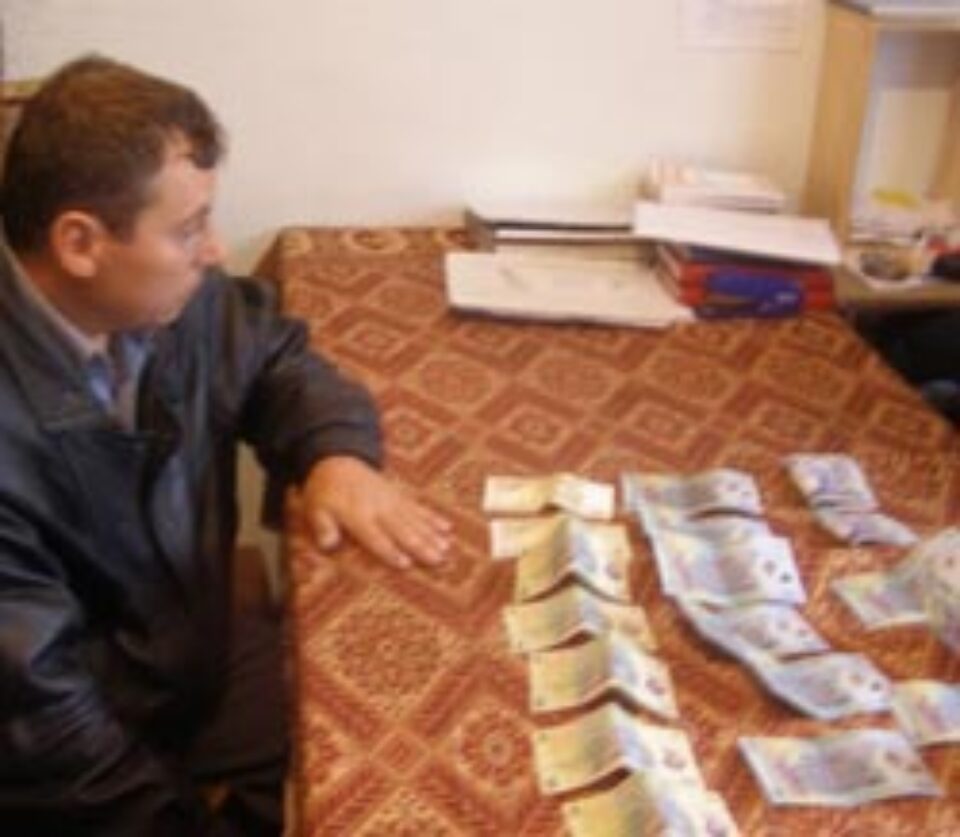 Șpagă de 15 milioane de lei și 100 de euro, pentru mușamalizarea unui dosar penal Șpagă de 15 milioane de lei și 100 de euro, pentru mușamalizarea unui dosar penal