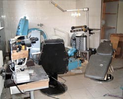 Aparatură medicală dosită în încăperi închise, la Spitalul Județean