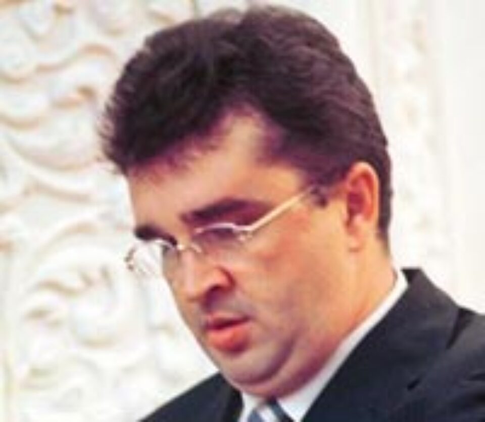 Instanța a decis încetarea mandatelor a 6 consilieri ce au votat împotriva lui Marian Oprișan Instanța a decis încetarea mandatelor a 6 consilieri ce au votat împotriva lui Marian Oprișan