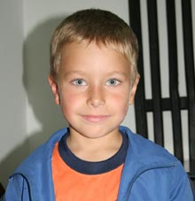Un băiețel de cinci ani are nevoie de 20.000 de euro pentru o intervenție chirurgicală