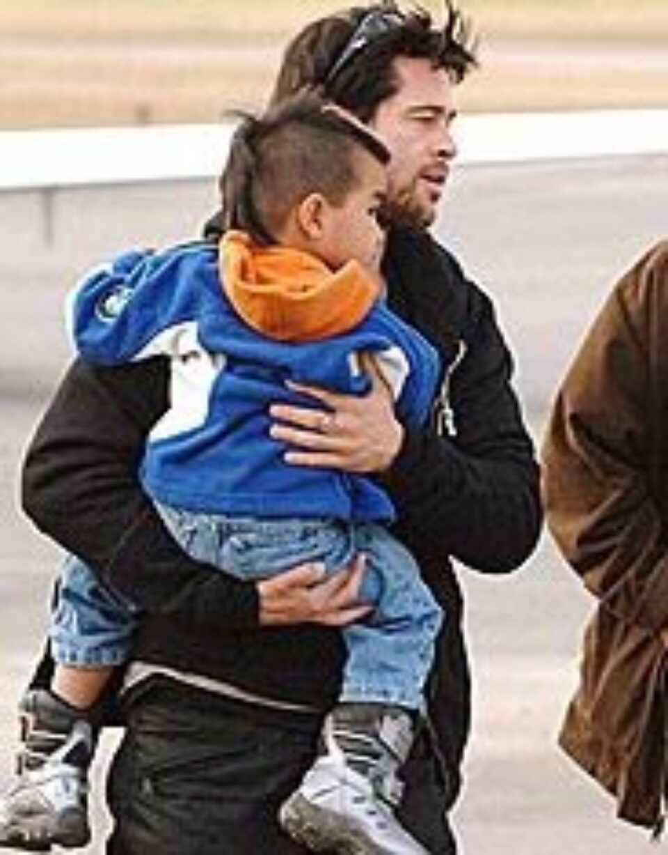 Brad Pitt l-a rugat pe David Beckham să-i antreneze fiul adoptiv