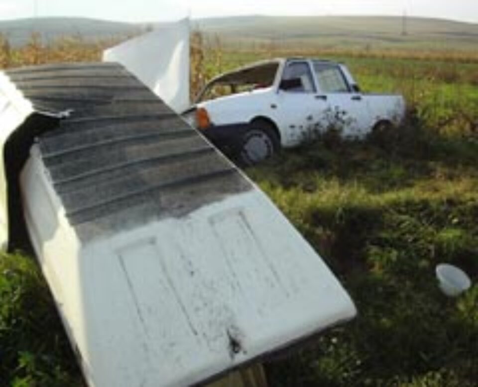 Mașina Spitalului Județean, făcută zob într-un grav accident rutier