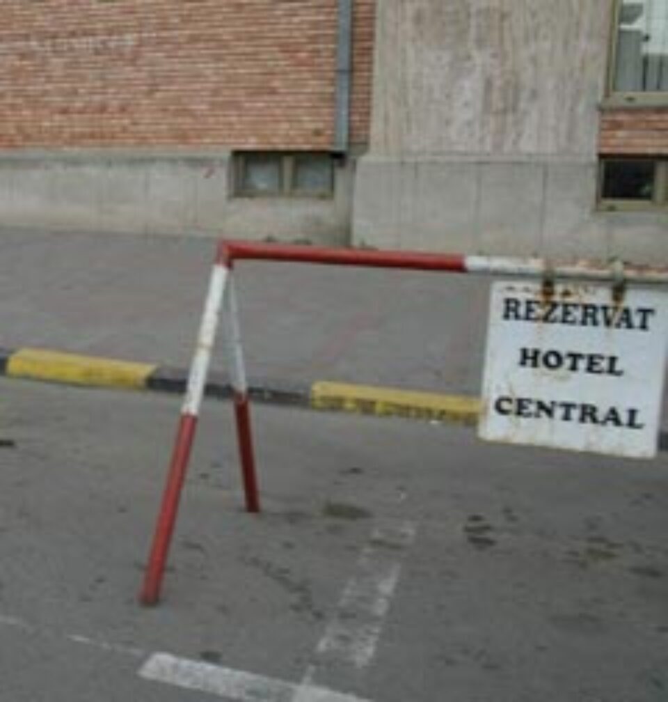 Nici un hotel din Suceava nu plătește taxă pentru locuri de parcare Nici un hotel din Suceava nu plătește taxă pentru locuri de parcare