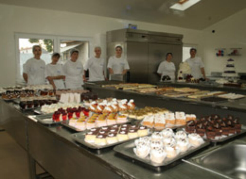 Investiții de aproximativ 120.000 de Euro la firma care a pus fotografiile a mii de suceveni pe torturi aniversare