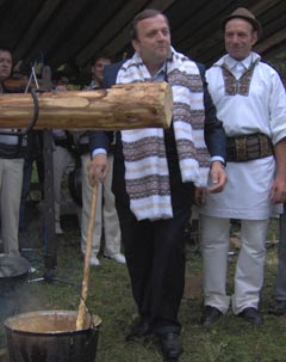 Europarlamentarii au fost cuceriți cu bucate gustoase și costume populare