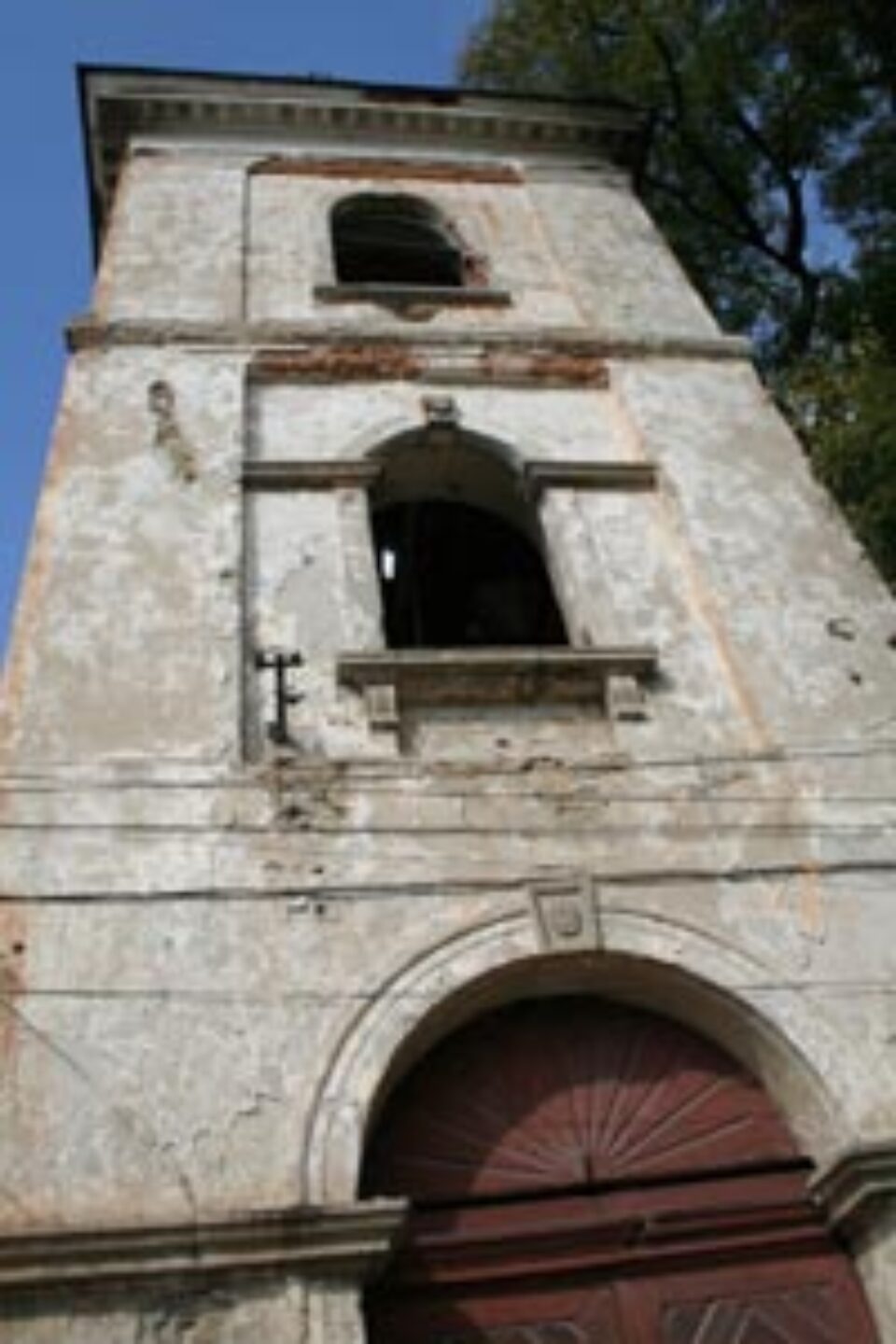 Turnul Rosu in prag de prabusire