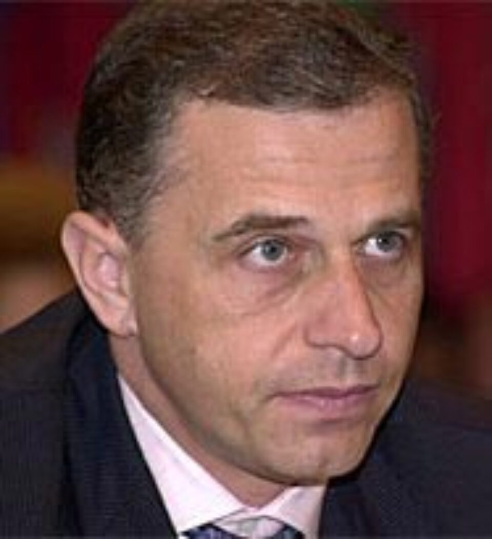 Geoană: Excluderea lui Stolojan, semnul descompunerii PNL