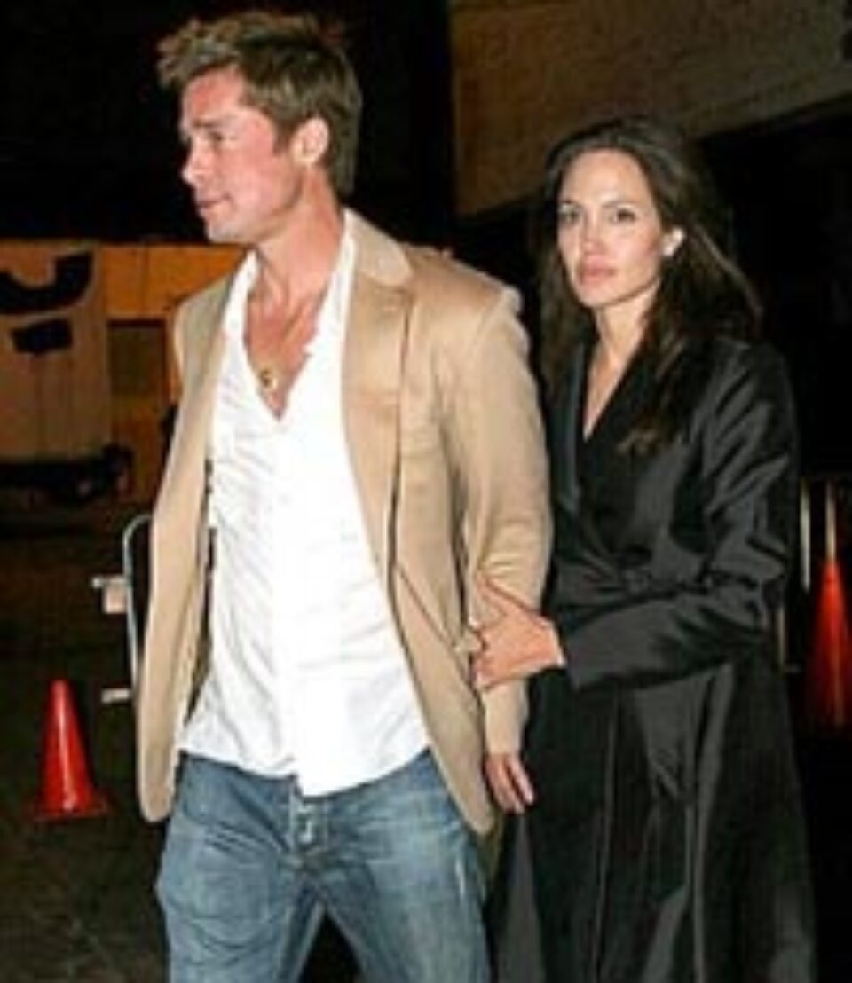 Cuplul Jolie-Pitt a făcut o donaţie Fundaţiei Pearl Cuplul Jolie-Pitt a făcut o donaţie Fundaţiei Pearl