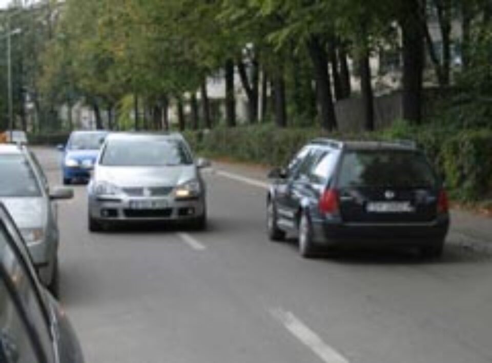 Unii șoferi încă ignoră sensurile unice din Suceava