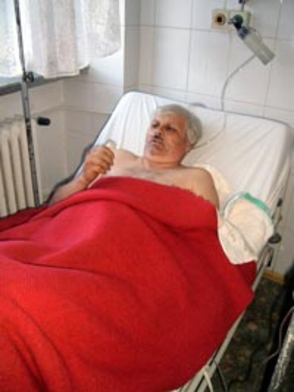 Bărbat înjunghiat cu sălbăticie de propriul fiu