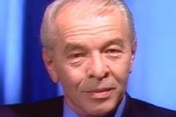 Văcăroiu a primit sticle și pahare de protocol pentru lichior, vin și șampanie