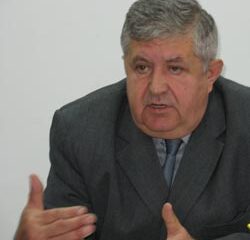 PSD a împărțit sucevenilor volumul doi al broșurii „Fapte și Minciuni, Politica PNL-PD”