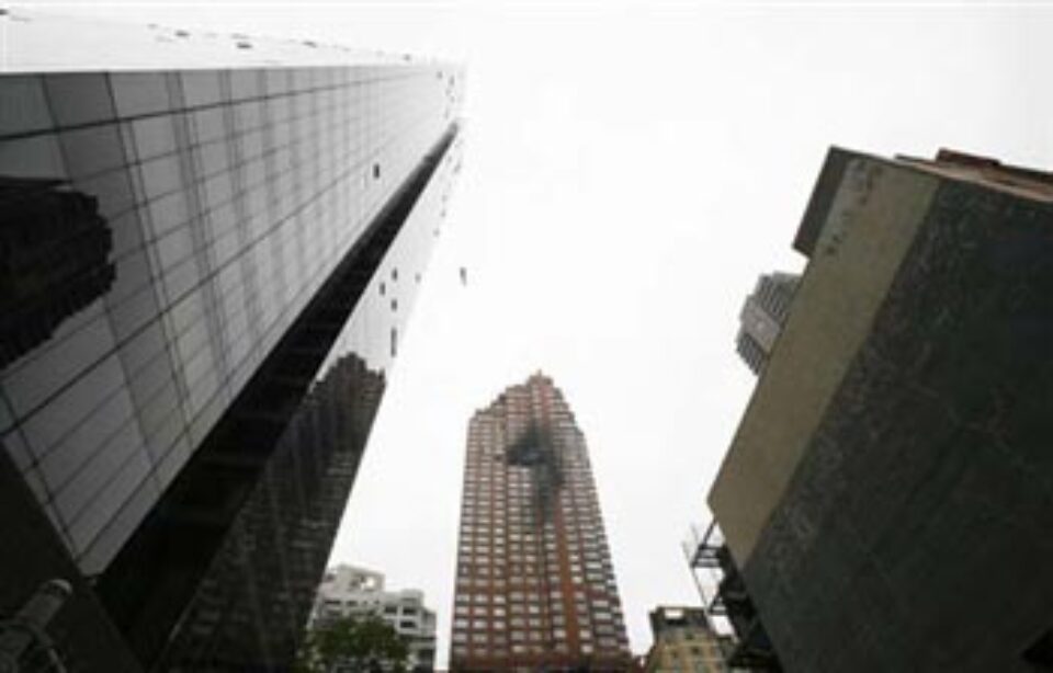 New Yorkul a retrăit panica atentatelor, după ce un avion s-a izbit de un zgârie-nori