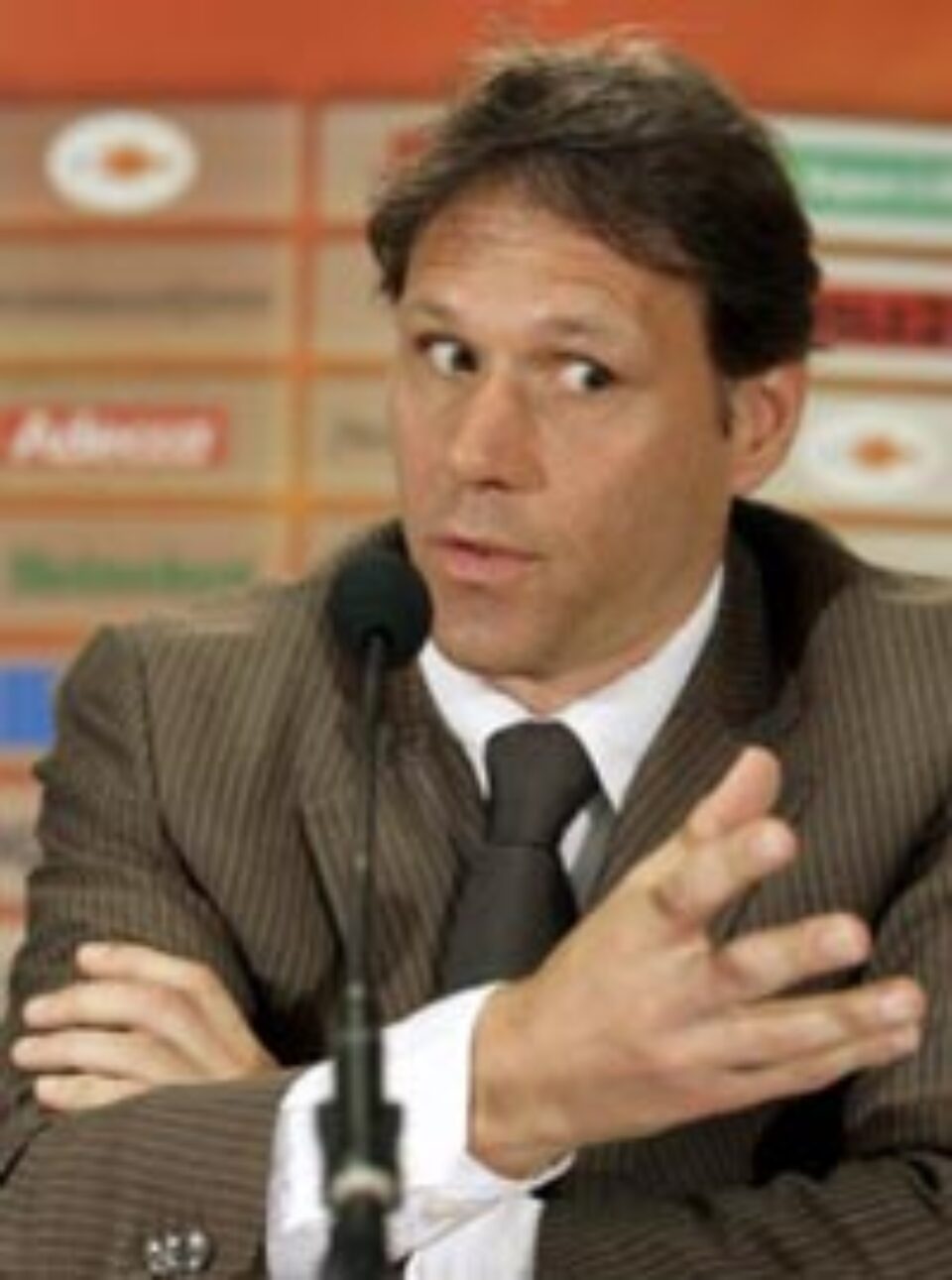 Olanda, fluierată de proprii suporteri Olanda, fluierată de proprii suporteri