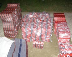 Indivizii acuzați de implicarea într-o rețea internațională de contrabandă cu țigări rămân în arest