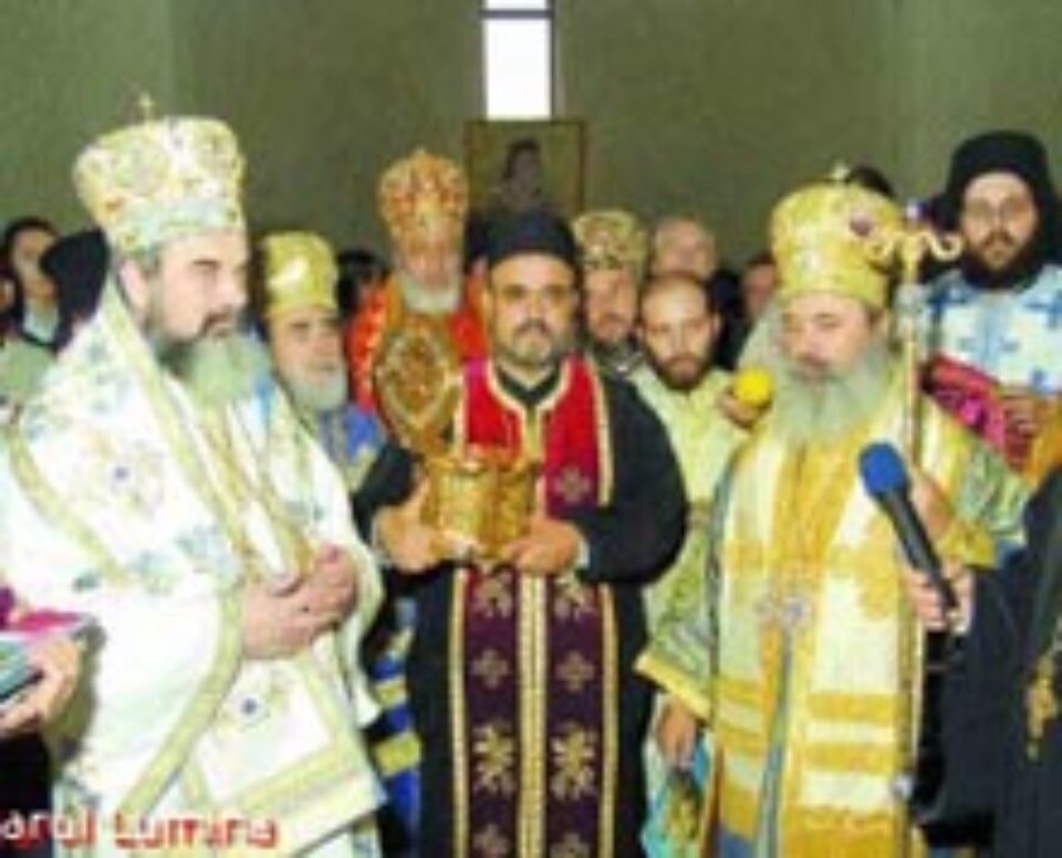 Cinci episcopi au sfințit altarul primei biserici ortodoxe din România cu hramul „Sf. Nectarie”