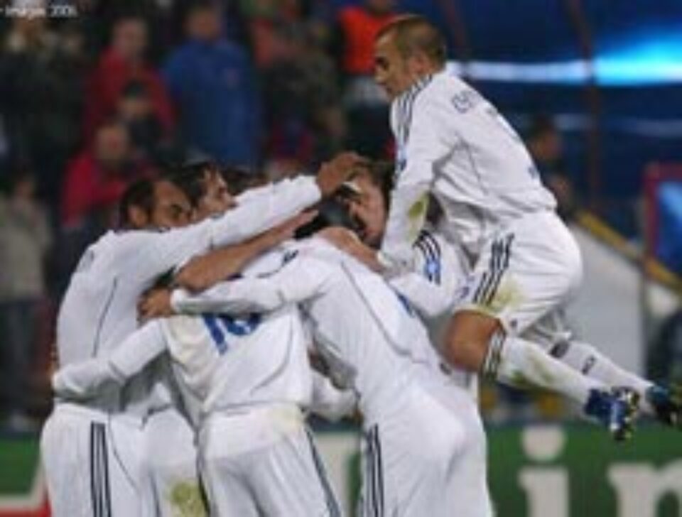 Galacticii ne-au arătat fotbal din altă galaxie Galacticii ne-au arătat fotbal din altă galaxie