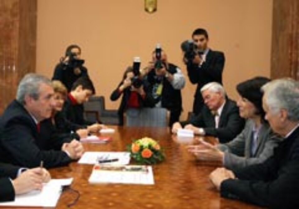 Doi europarlamentari i-au propus lui Tăriceanu să permită reluarea adopțiilor externe Doi europarlamentari i-au propus lui Tăriceanu să permită reluarea adopțiilor externe