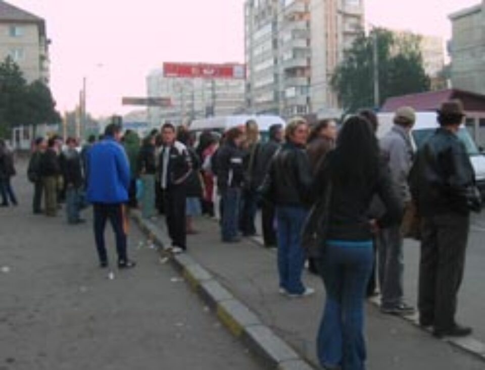 Calatorii zgribuliti prin statii