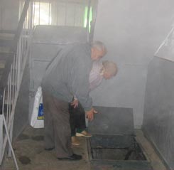 Bloc transformat în saună de o țeavă defectă