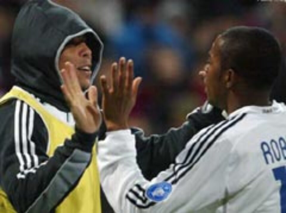 Galacticii ne-au arătat fotbal din altă galaxie