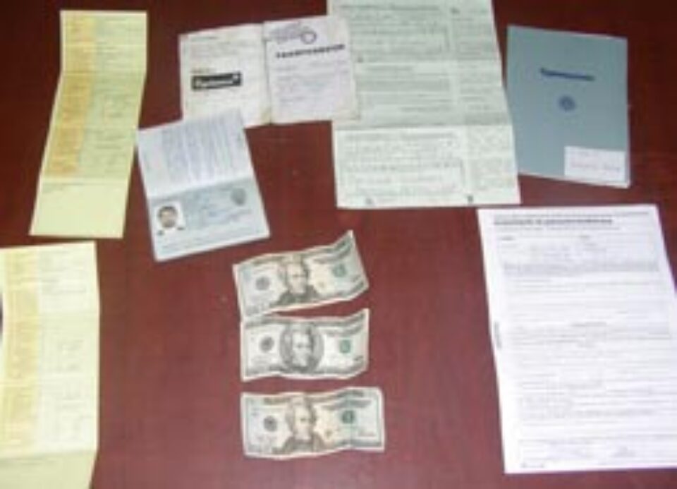 A vrut să mituiască un polițist de frontieră cu 60 de dolari A vrut să mituiască un polițist de frontieră cu 60 de dolari