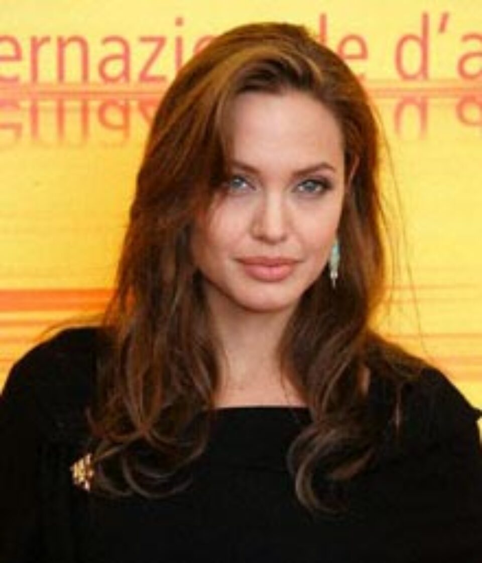 Angelina Jolie nu vrea să mai apară în scene sexy Angelina Jolie nu vrea să mai apară în scene sexy