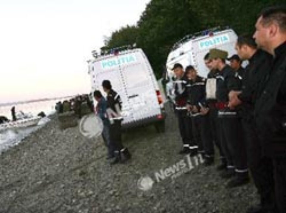 Elicopter prăbușit într-un lac, lângă Pitești