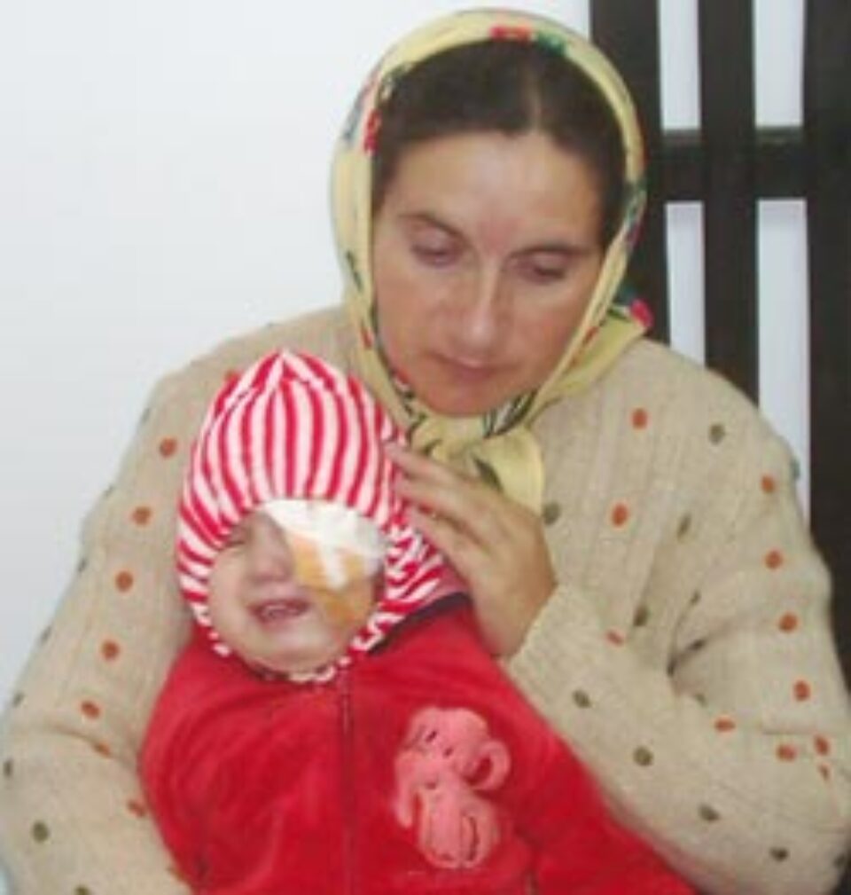 Ajutor pentru fetița care necesită implantare de cristalin artificial Ajutor pentru fetița care necesită implantare de cristalin artificial