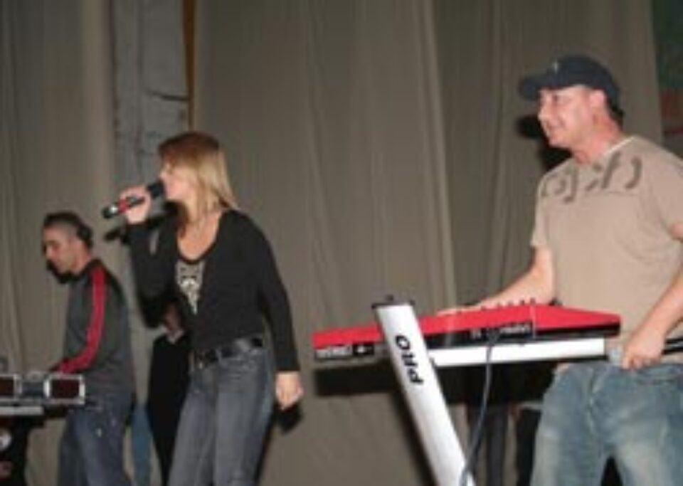 Fără să-şi ceară scuze spectatorilor, după ce au întârziat mai bine de o oră la spectacol, DJ Project a refuzat sa isi ceara scuze spectatorilor