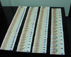 Individul prins cu cei 5.700 de euro falși a fost arestat