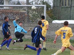 Rarăul bate Rapidul și trece în frunte