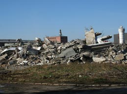 Fostul Mobstrat, pus la pământ cu buldozerul