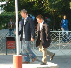 Sute de elevi transferați dintr-o școală în alta