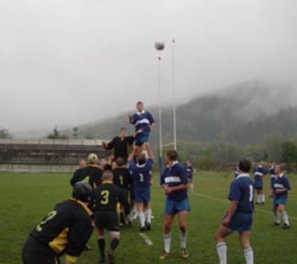 Humorenii au urcat pe locul doi