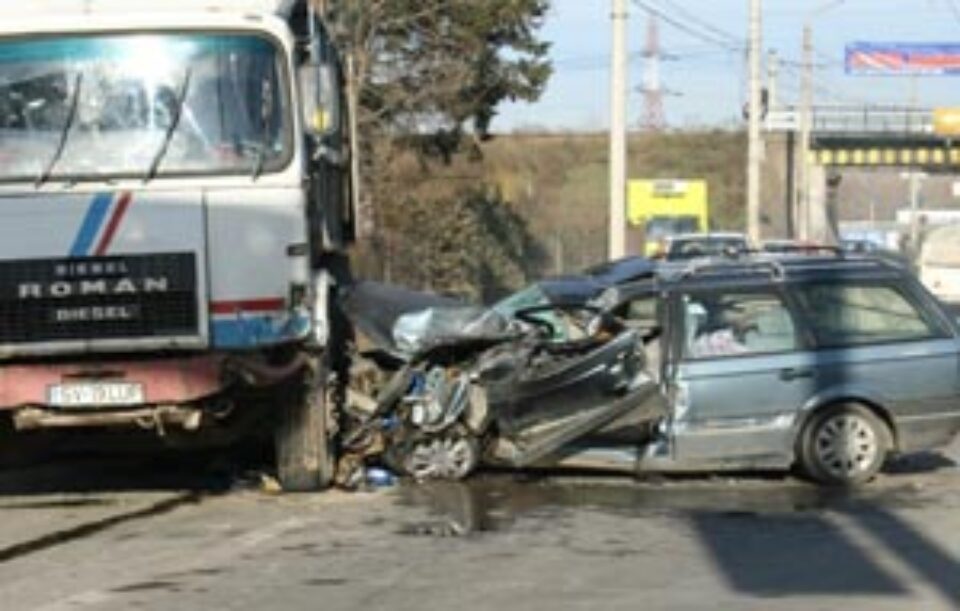 Cinci răniți într-un accident rutier petrecut în Ițcani