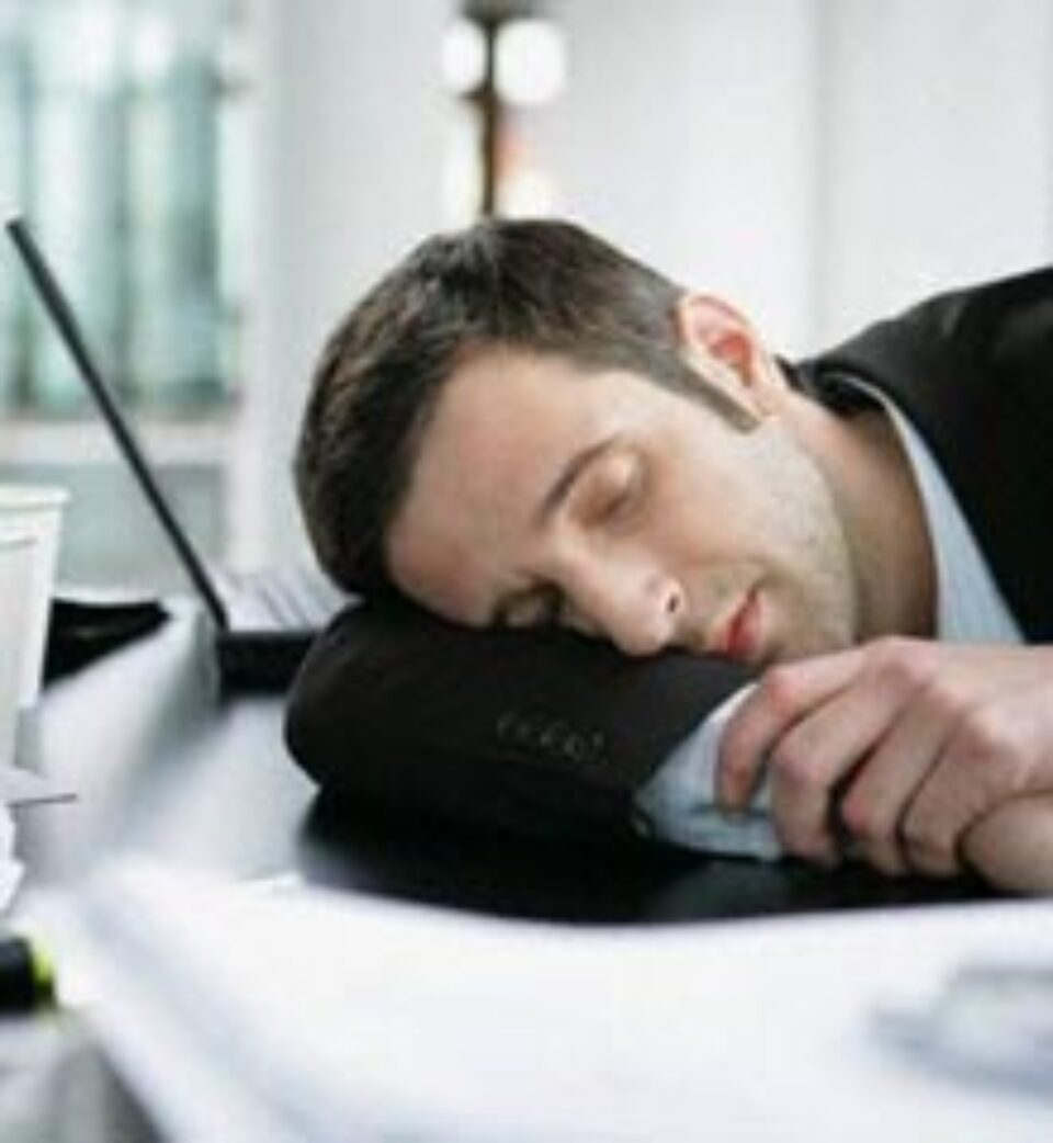 Somnul la serviciu crește productivitatea