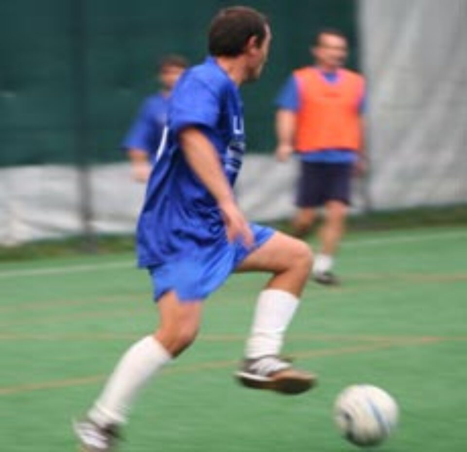 Revine trece-n frunte